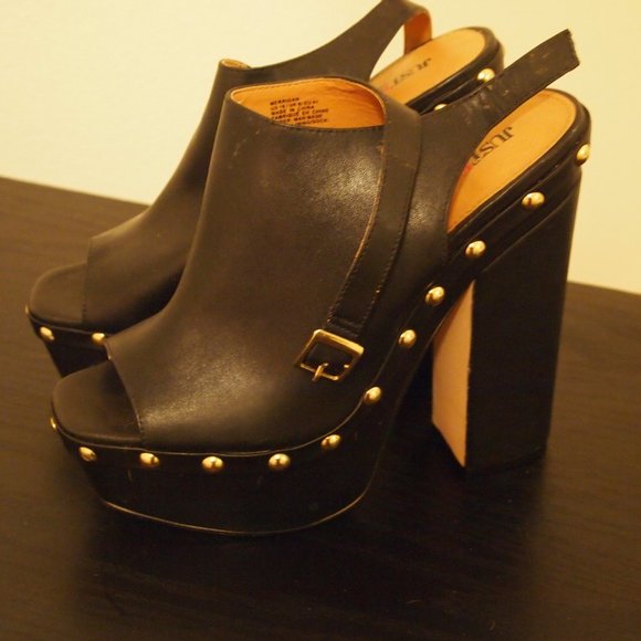 Clothes Looking for a New Home. - Picture 15 of 16